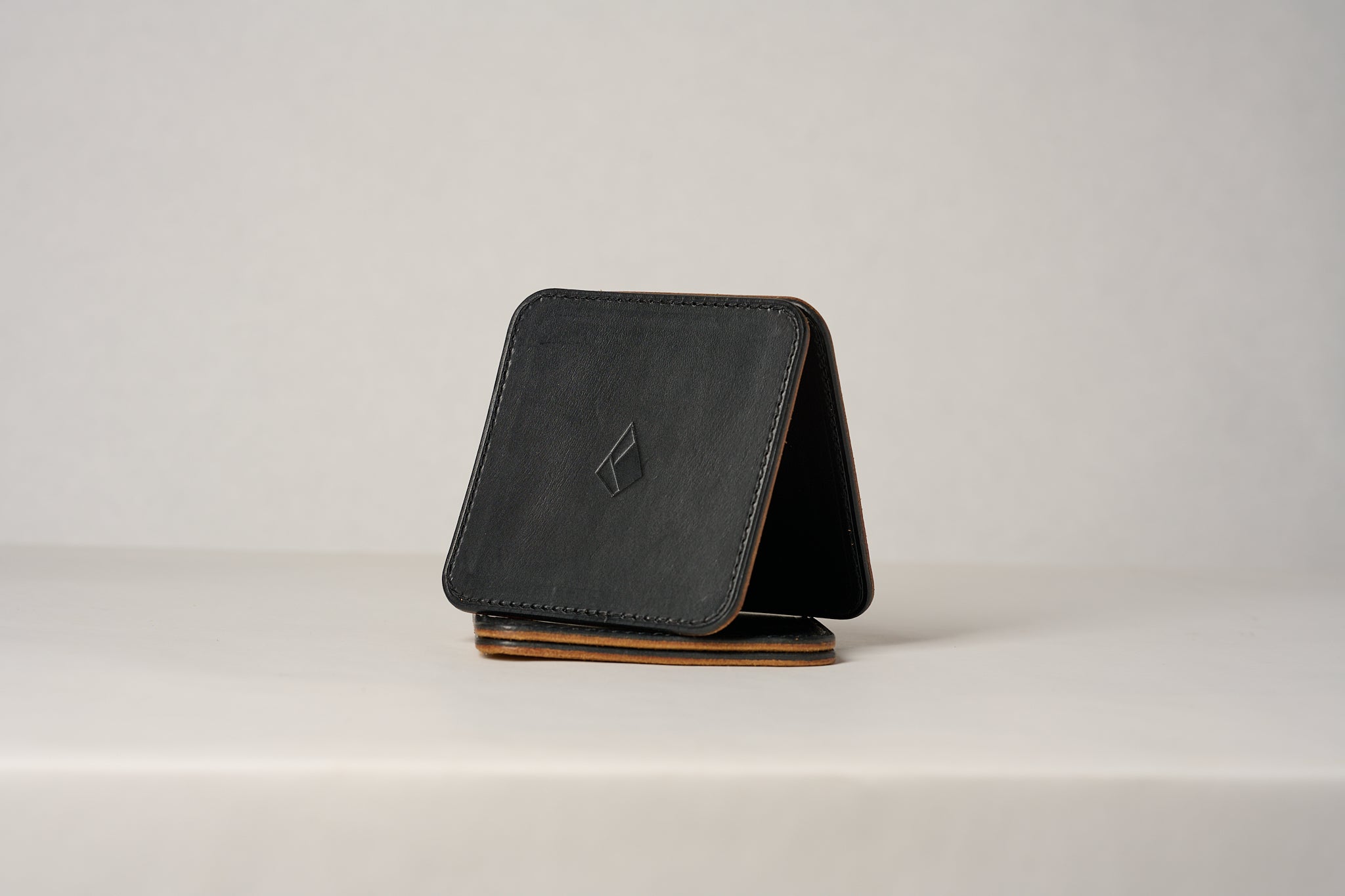 Servi leather coaster set Black - Anya Roux