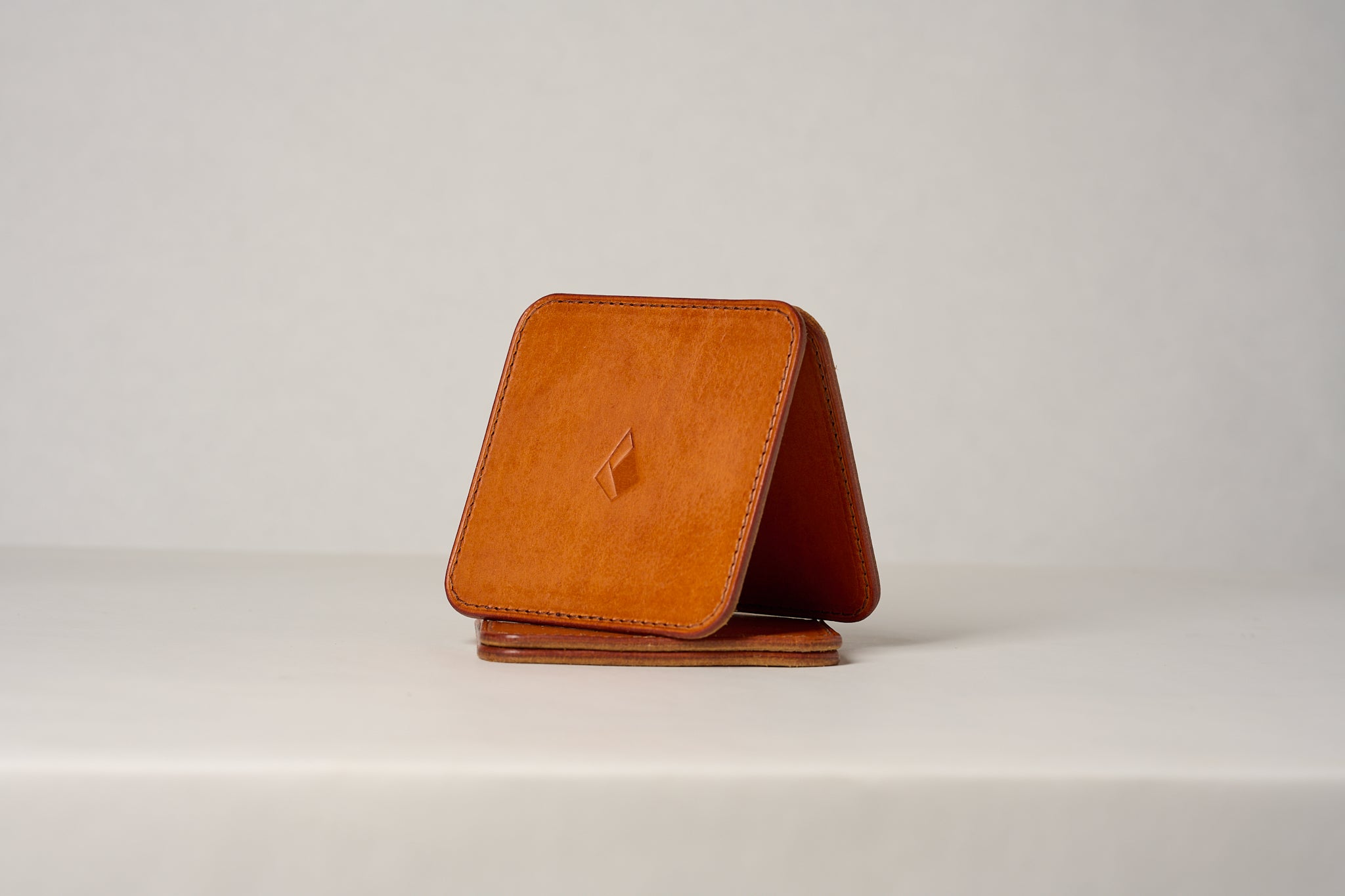 Servi leather coaster set Olmo - Anya Roux